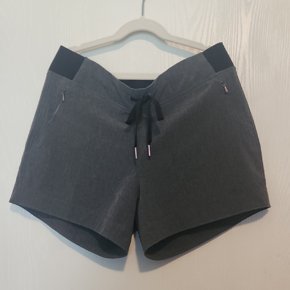 CALIA by Carrie Underwood Gray Athletic Shorts Moisture-Wicking Design